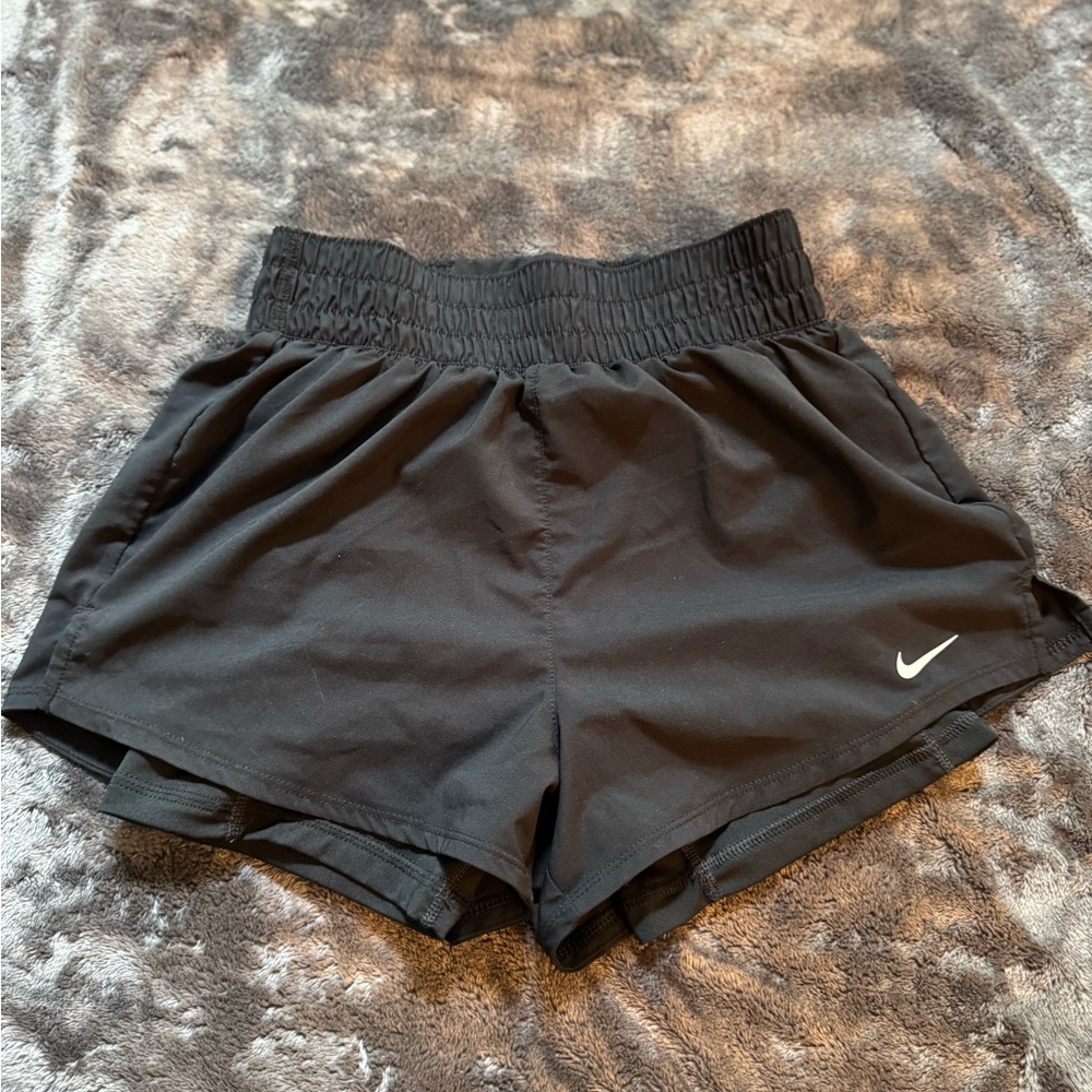 Nike One
Women's Dri-FIT High-Waisted 3" 2-in-1 Shorts